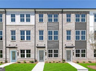 1422 Creekside Cir, Atlanta, GA 30318