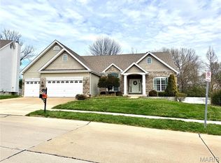818 Summit Glen Ct, Fenton, MO 63026
