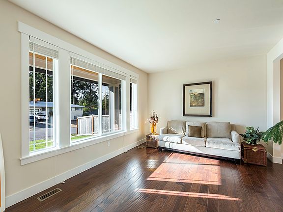 5th image of 20704 2nd Ave S