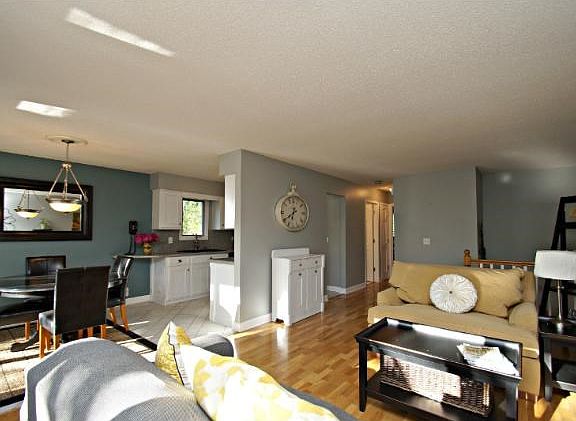 4th image of 14123 Dominica Ave