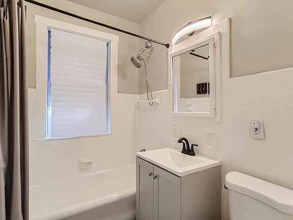 3rd image of 6332 N Maplewood Ave