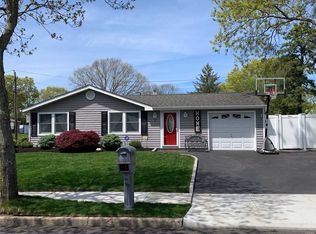 3 Tempest Rd, Selden, NY 11784