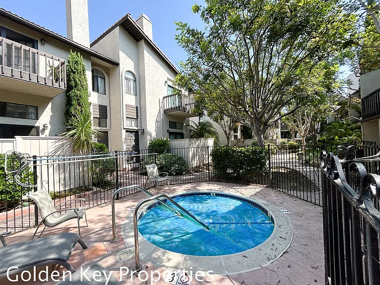 2372 Altisma Way #B — Photo 27