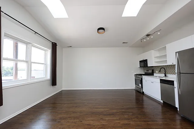 3 bed, $3,500 — Photo 2