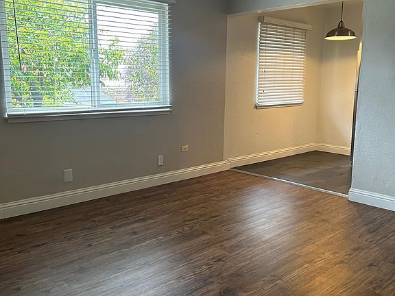 Large Sunny Living room