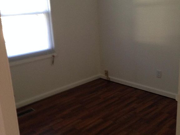 bedroom w/laminate flooring