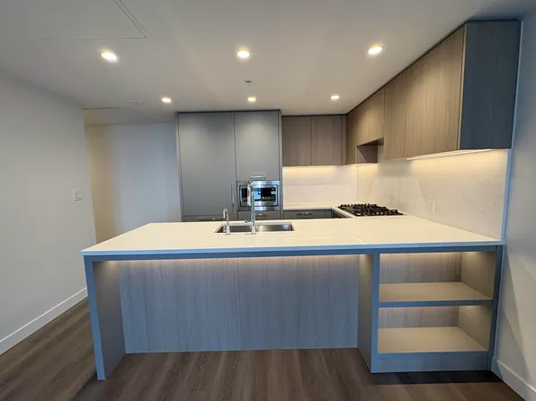 6620 Sussex Ave #1701, Burnaby, BC V5H 3C7