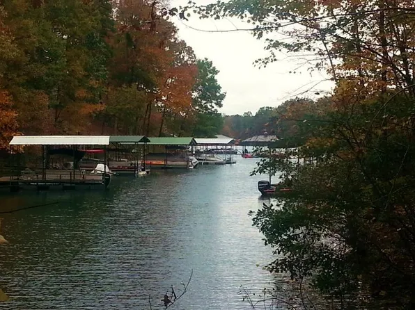 17 Point North Dr, Salem, SC 29676