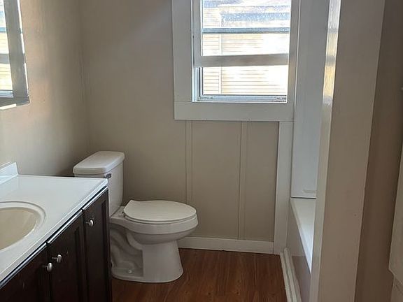 2nd image of 874 Oasis St