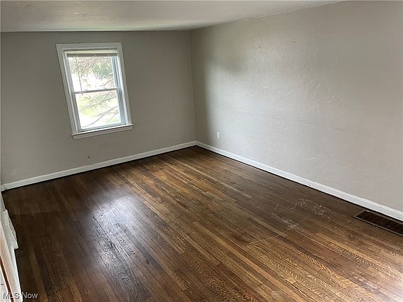 2nd image of 519 E 222nd St