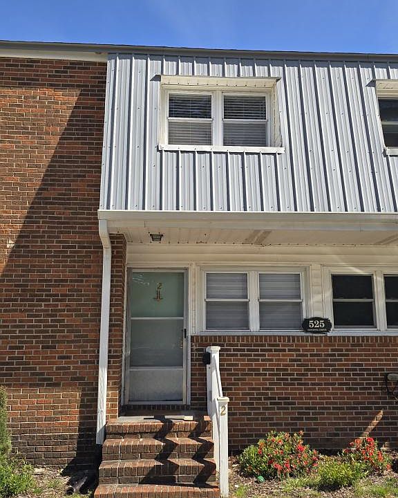 1st image of 525 Downing Dr APT 2