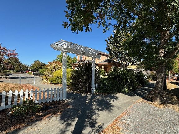 3rd image of 4000 MATCH POINT Avenue