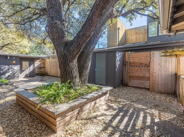 2416 S 5th St #B, Austin, TX 78704