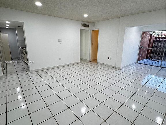 4th image of 750 NW 43rd Ave APT 103