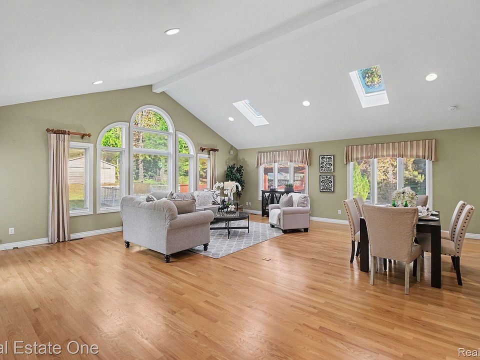 9243 Sherwood Dr, photo 3