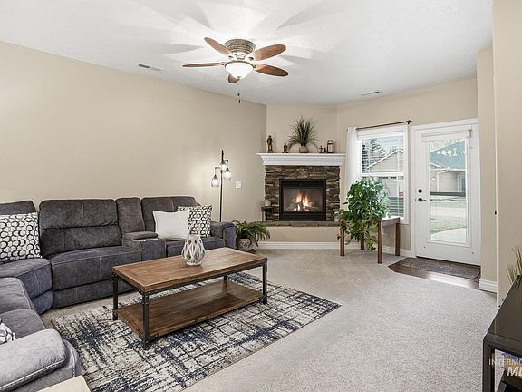 3rd image of 1669 E Horse Creek Ct