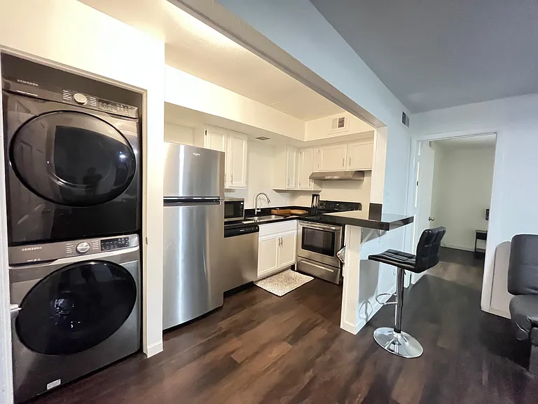 804 W 2nd St #A — Photo 4