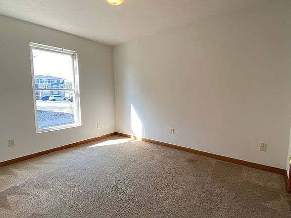 5th image of 261 Woodridge Ct APT C
