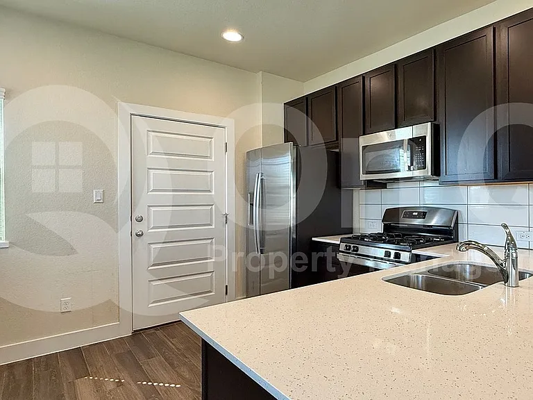 257 James Caird Dr — Photo 4