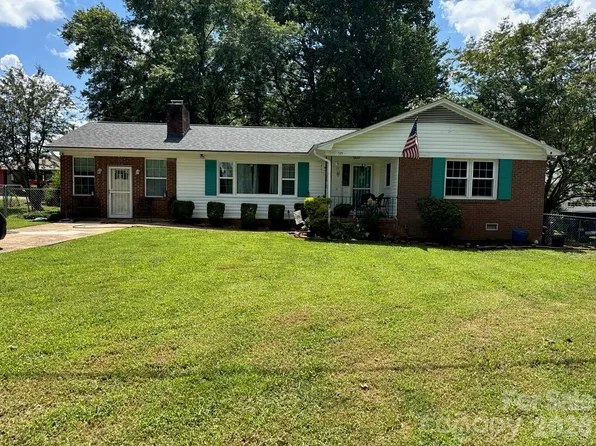 515 Lakewood Dr, Gastonia, NC 28056