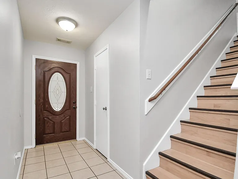 3919 Rolling Springs Ln — Photo 9