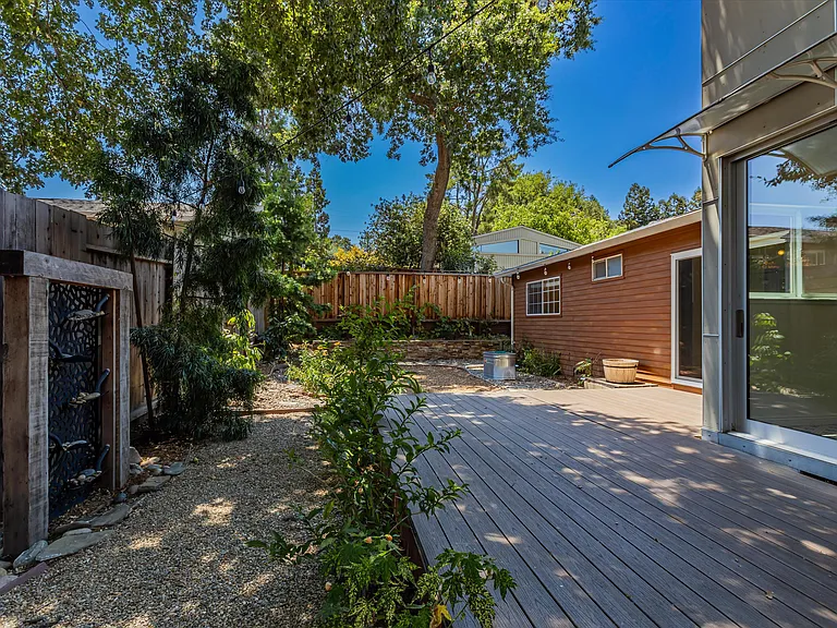 59 Mulberry Ln — Photo 31