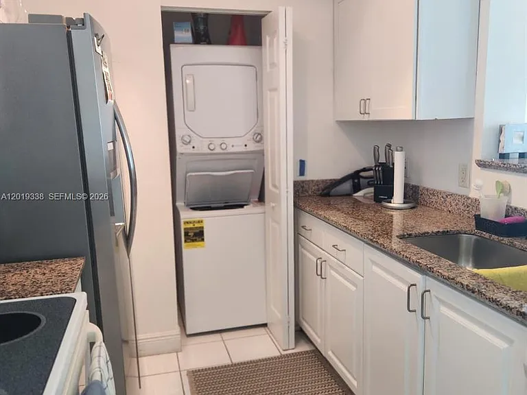 1155 Brickell Bay Dr #1807 — Photo 4
