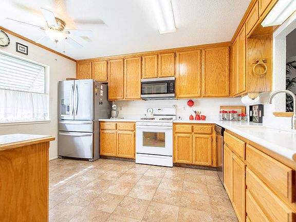 3rd image of 640 Smithwood Dr