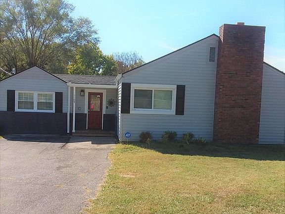2nd image of 1109 N Wilcox Dr
