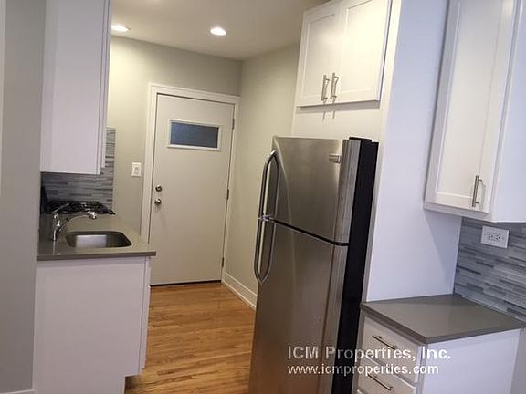 3rd image of 511 W Cornelia Ave #107