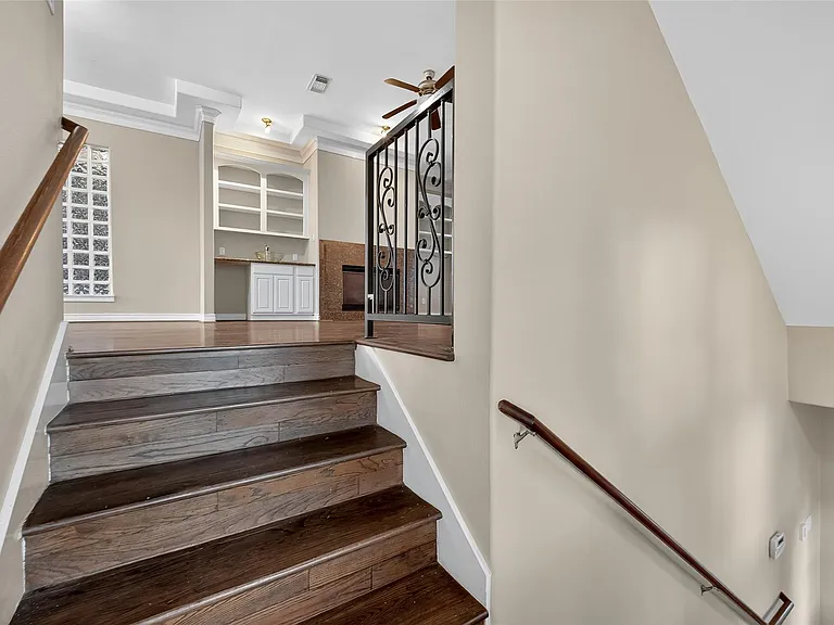 1015 Stanford St — Photo 9