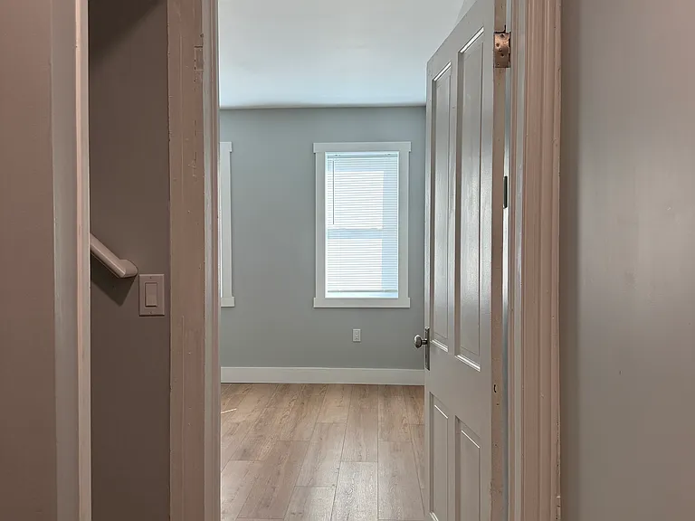 23 1/2 E Washington Ave — Photo 15