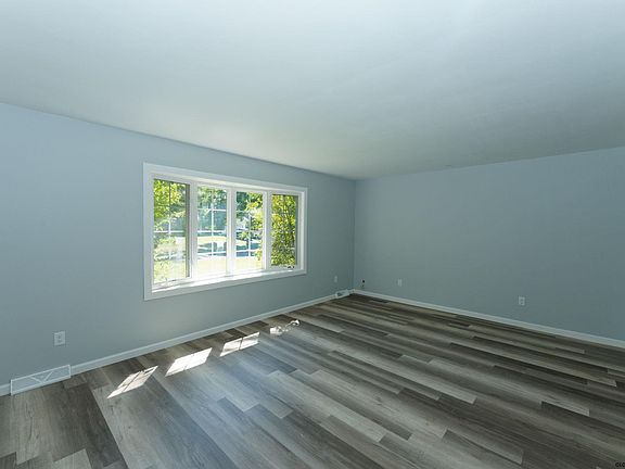 4th image of 15 Vista Ln