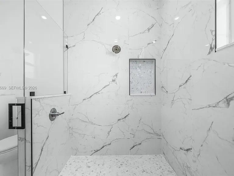 1025 Greenway Ter — Photo 13