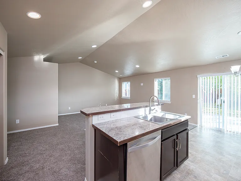 629 S Lakeland Dr — Photo 7