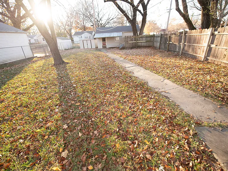 743 Oak St — Photo 9