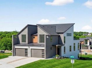 22502 W 93rd Ter, Lenexa, KS 66227