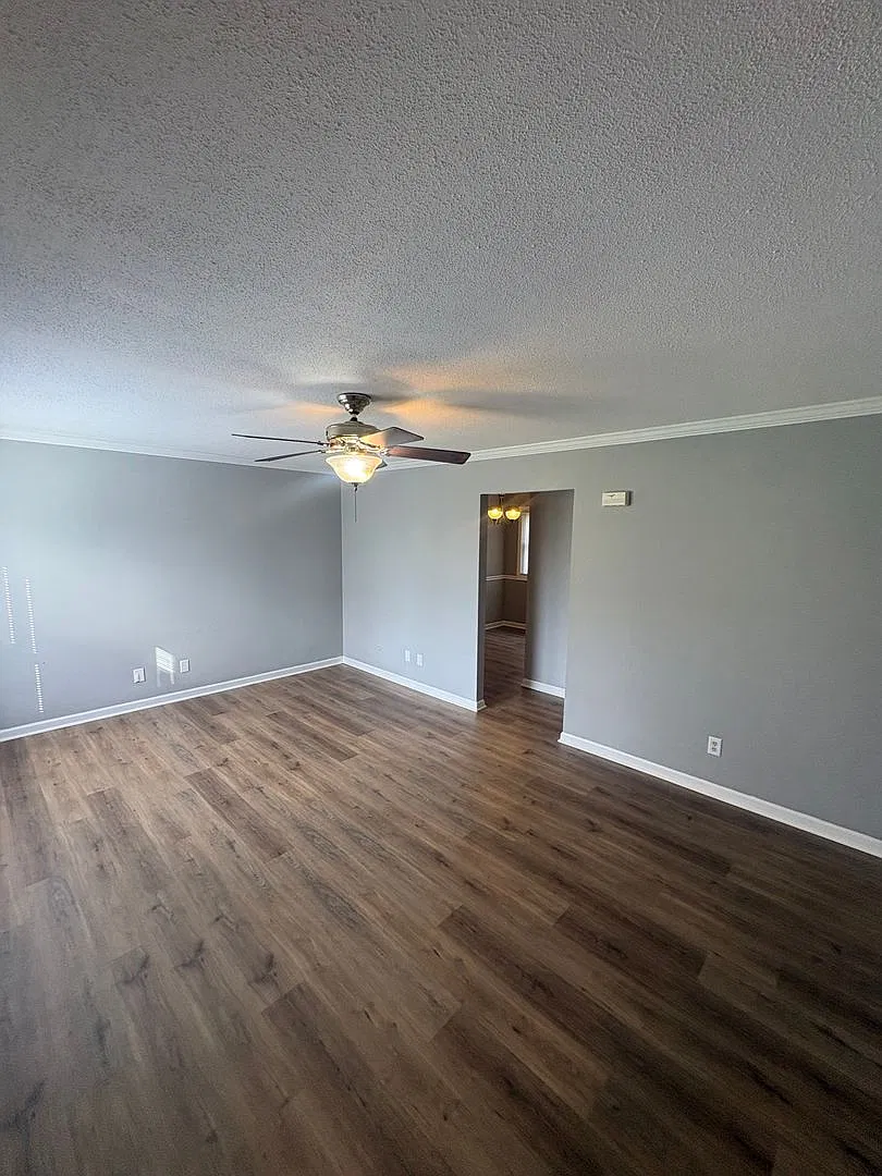 Fully Renovated 3-Bedroom, 1.5 Bath Garage, Basement & Deck Bartonville 61607 — Photo 4