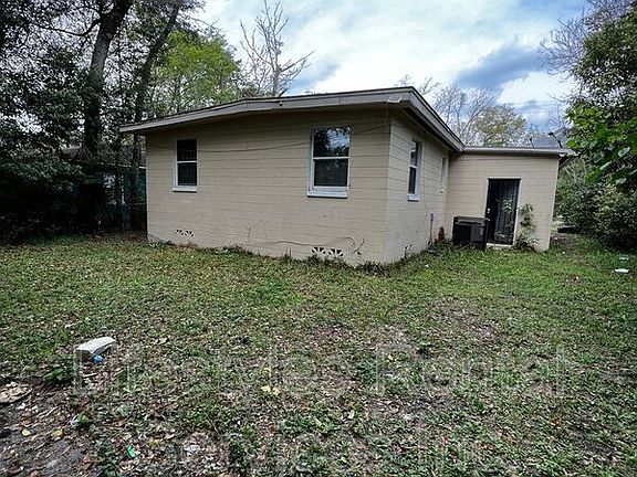 2nd image of 1558 W 31st St