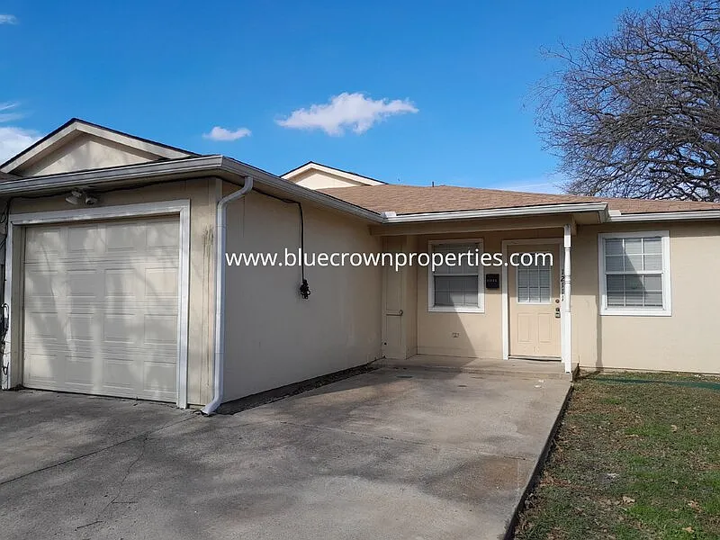3 bed, 2.0 bath, 1260 sqft, $1,750 — Photo 2