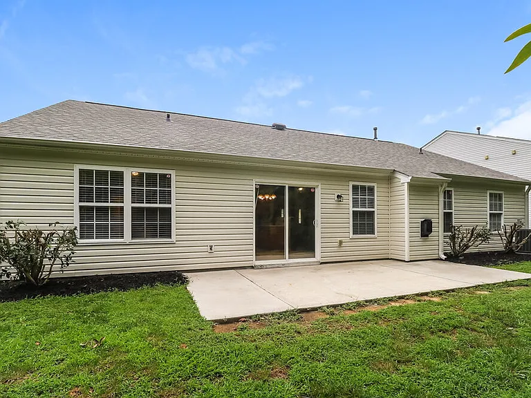2111 Hunters Trail Dr — Photo 16
