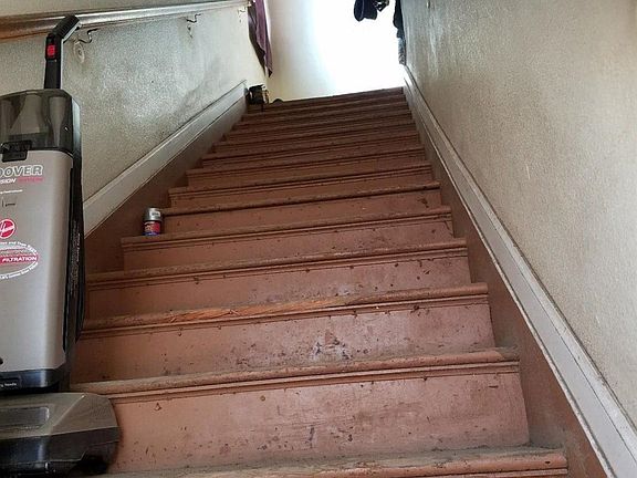 4th image of 125 S Sierra Nevada St
