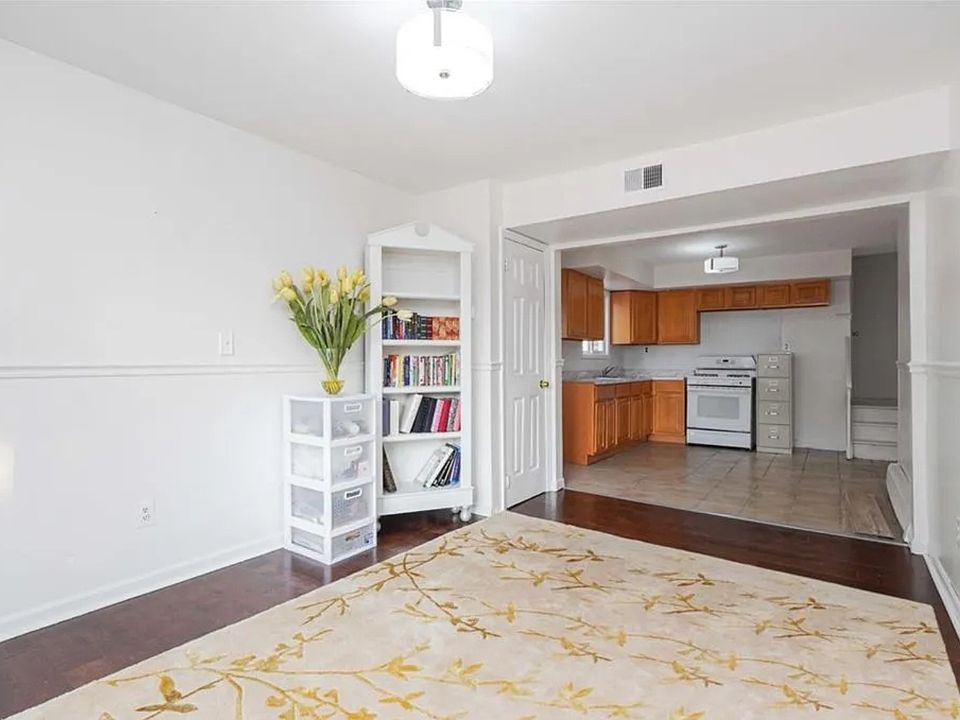 2nd image of 7324 Hylan Blvd #1