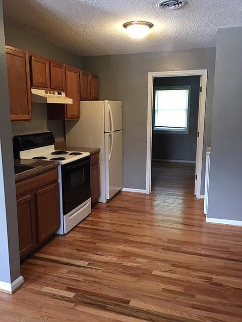 1st image of 409 Brookhaven Dr APT 4