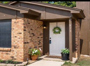 811 Woodland Ct, Kennedale, TX 76060