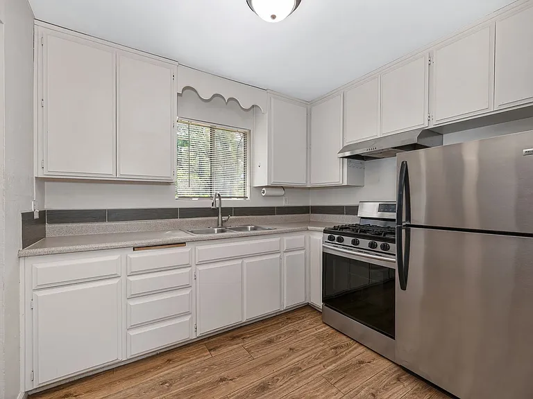 3210 Manzanita Ln — Photo 9