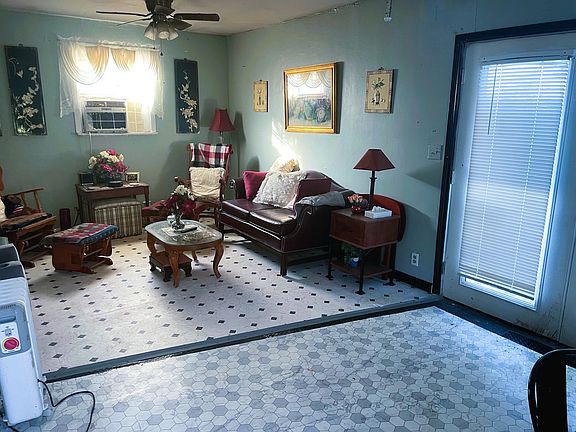 4th image of 8947 Adams Cir