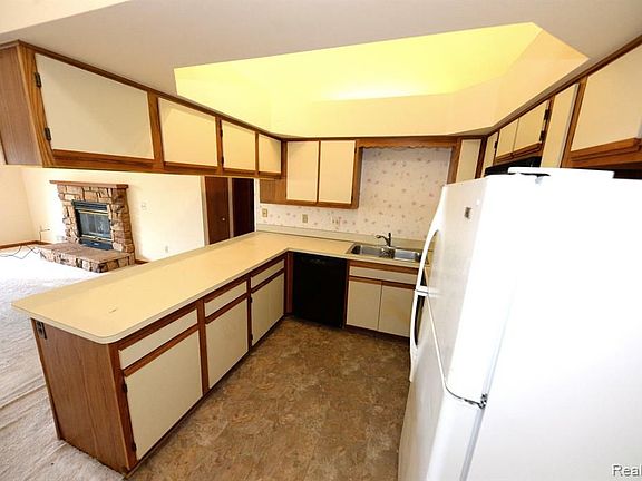 4th image of 30572 Oakridge Manor Dr