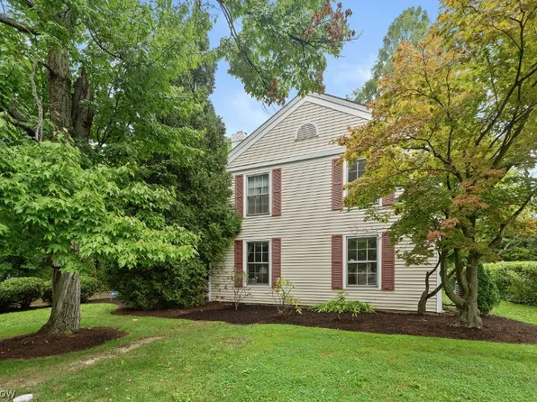 18219 Van Aken Blvd, Shaker Heights, OH 44122