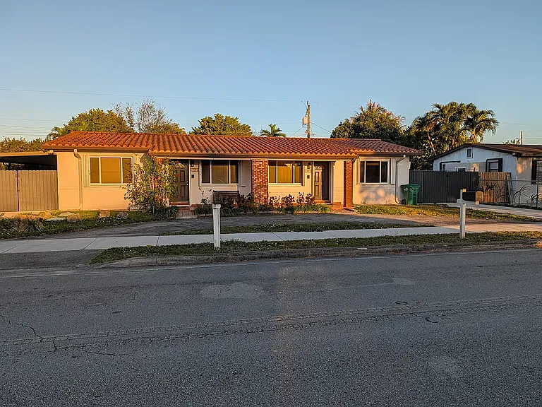 1037 SW 76th Ave — Photo 14